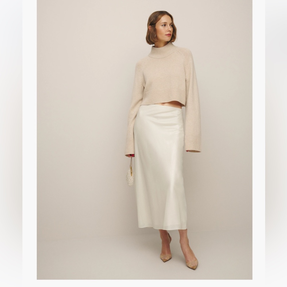 Reformation - Layla skirt size 0, in color “Smokey”. New with tags.